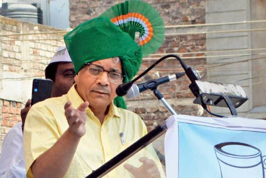 विशेष रूप से, शनिवार को VBA नेता का दौरा महाराष्ट्र के कुछ हिस्सों में हाल ही में औरंगजेब का महिमामंडन करने वाले सोशल मीडिया पोस्टों पर विरोध और झड़पों की पृष्ठभूमि के खिलाफ हुआ था, विशेष रूप से, VBA नेता की शनिवार की यात्रा हाल ही में महाराष्ट्र के कुछ हिस्सों में विरोध और झड़पों की पृष्ठभूमि के खिलाफ हुई थी। सोशल मीडिया पर औरंगजेब का महिमामंडन कर रहे पोस्ट